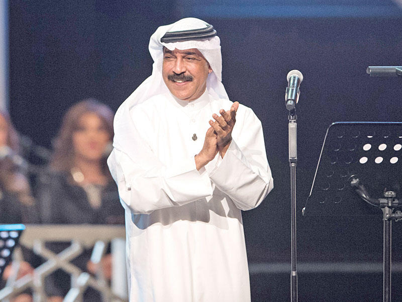 أول تعليق للفنان عبدالله الرويشد بعد السقوط المروع على المسرح